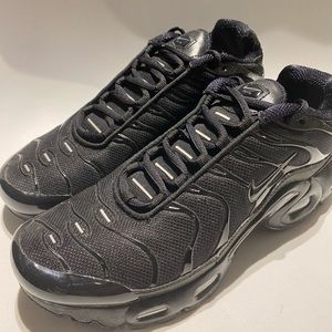 Nike air max plus. Triple black